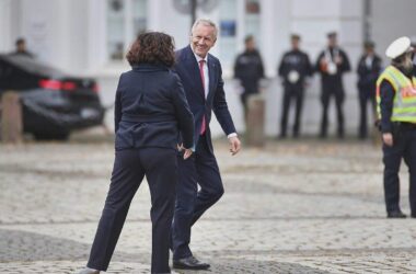 Neuer Großauftrag für Meyer-Werft - Wulff soll Streit schlichten