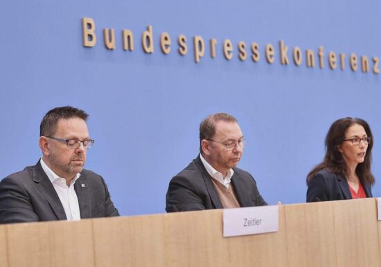 DGB-Umfrage vorgestellt: Mehrheit für Erhalt des Acht-Stunden-Tags