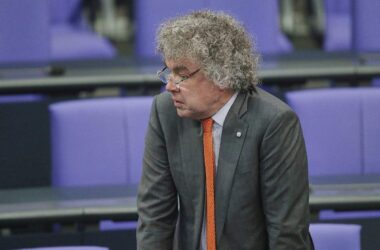 AfD-Abgeordneter wegen Hitlergruß angeklagt