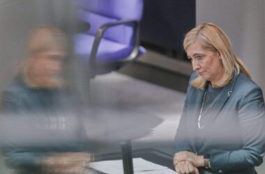 Warken beklagt Pöbeleien der AfD gegen weibliche Abgeordnete