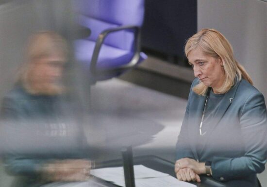 Warken beklagt Pöbeleien der AfD gegen weibliche Abgeordnete