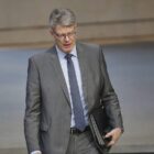 Schnieder sieht anhaltende Gefahr von Drohnen in Flughafennähe