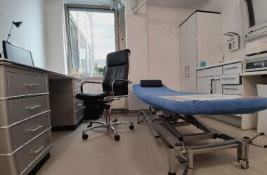 Paritätischer lehnt Kontaktgebühr bei Arztbesuch ab