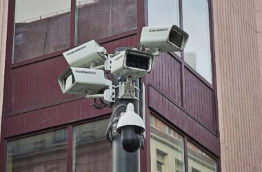 Özdemir fordert Sicherheitskonzept für "unsichere Orte"