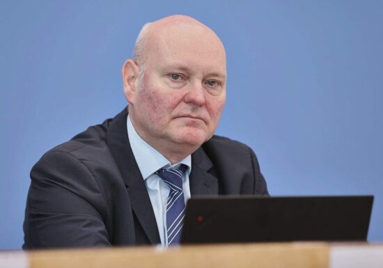 Wirtschaftsweiser hält Debatte um Rente für "komplett übertrieben"