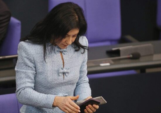 Reiche will frühere Unternehmensteuersenkung