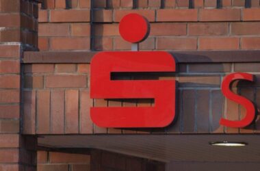 Zahl der Volksbanken und Sparkassen sinkt unter 1.000