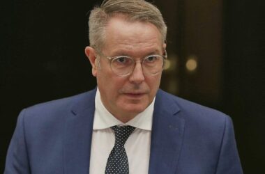 Schweitzer drängt Bund zu Finanzierungszusagen