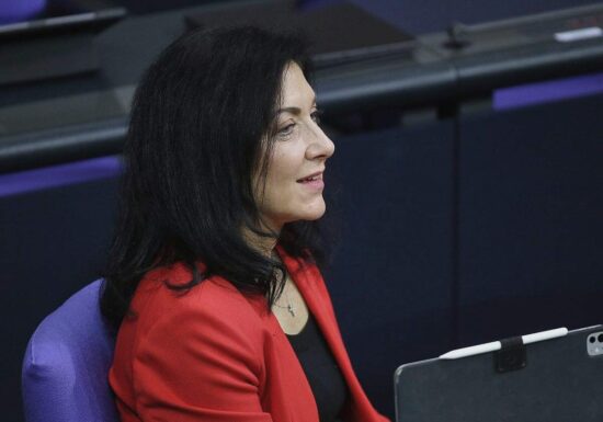 Meyer Werft erhält Großauftrag - Reiche spricht von "Durchbruch"