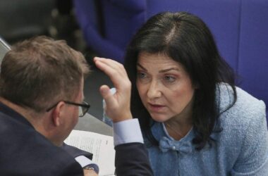 Reiche lädt Umweltminister und CEOs zu Chemie-Treffen