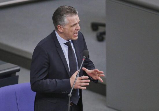 Kanzleramtschef weist Kritik aus den eigenen Reihen zurück