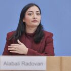 Alabali Radovan will mehr Aufträge für deutsche Firmen in Ukraine