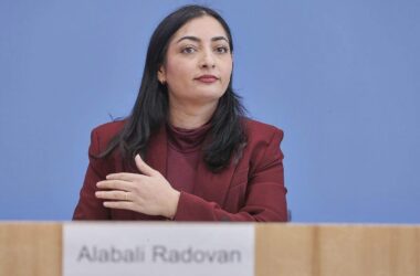 Alabali Radovan will mehr Aufträge für deutsche Firmen in Ukraine