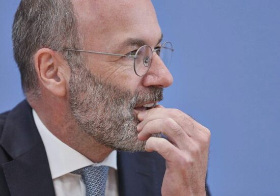 EVP schließt weitere Abstimmungen mit Rechtsradikalen nicht aus