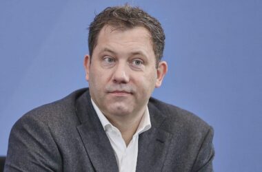 Klingbeil hofft 2026 auf "Lagerfeuer-Momente" bei Fußball-WM