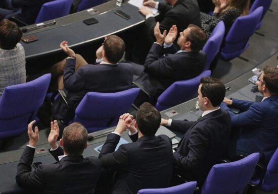 10 Renten-Abweichler in Unionsfraktion - keine bei der SPD