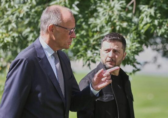 Selenskyj und Merz besprechen Treffen mit Trump