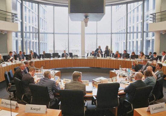 Haushälter sehen Probleme bei Kontrolle von Bundeswehr-Beschaffungen