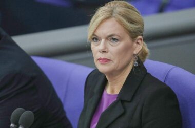 Klöckner sieht sich nicht als "Supernanny" des Bundestags