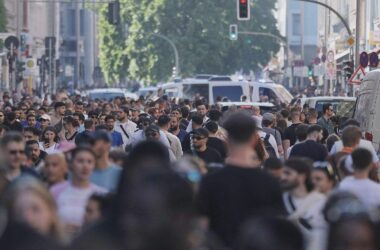 Umfrage: Deutsche bei Bewertung gesellschaftlicher Fragen gespalten