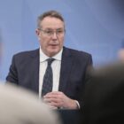 Schweitzer will Debatte über hohe Kosten durch hybride Bedrohungen