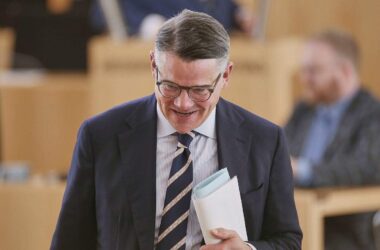 Rhein verlangt Stopp von Verbeamtungen im Öffentlichen Dienst