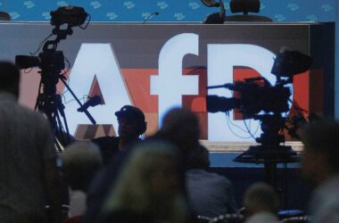 Juli Zeh hält "Brandmauer" für gescheitert