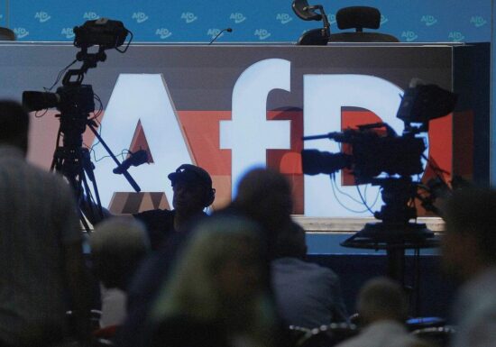 Juli Zeh hält "Brandmauer" für gescheitert