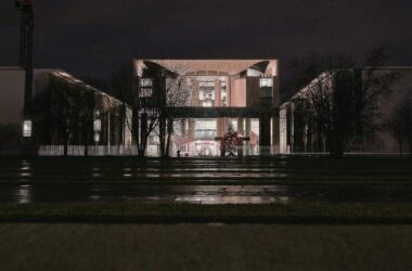 DGB will regelmäßigen Sozialpartner-Gipfel im Kanzleramt