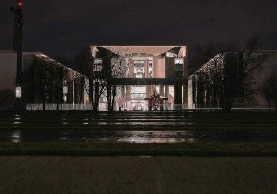 DGB will regelmäßigen Sozialpartner-Gipfel im Kanzleramt