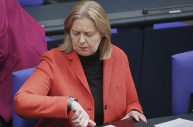 Arbeitsministerin will für Rente "ganz neues System"