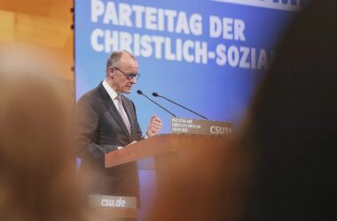 Merz verteidigt auf CSU-Parteitag Koalition mit SPD