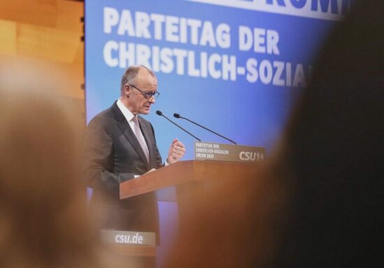 Merz verteidigt auf CSU-Parteitag Koalition mit SPD