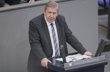 SPD-Politiker Schwarz fordert umfassende Unterstützung der Ukraine