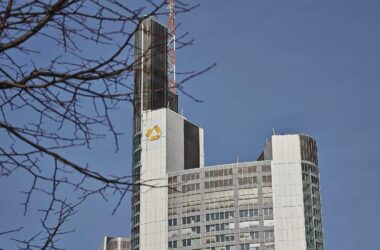 Commerzbank erwartet langen Übernahmekampf mit Unicredit