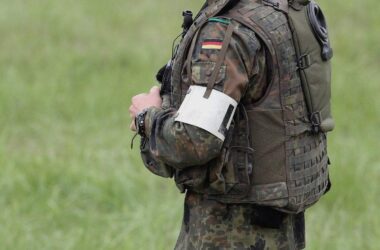 Politiker zeigen sich alarmiert über Vorfälle bei Fallschirmjägern