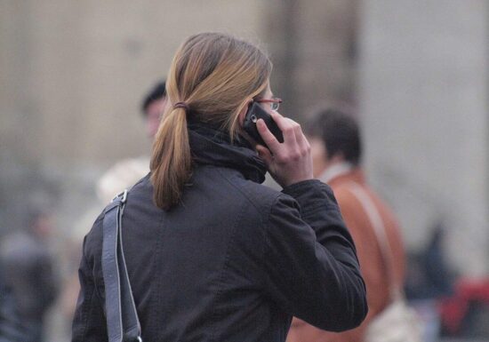 Telefon weiter beliebteste Methode für Neujahrsgrüße