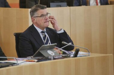 Rhein wirbt für Reformen nach griechischem Vorbild