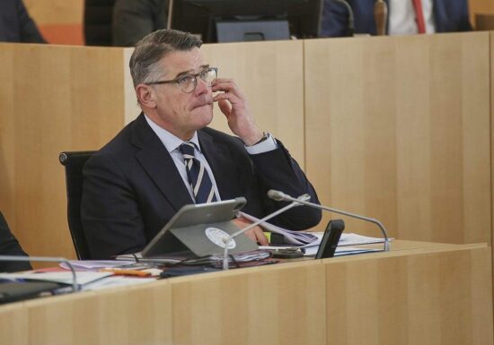 Rhein wirbt für Reformen nach griechischem Vorbild