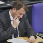 Klingbeil plant Start der Frühstart-Rente für 2027