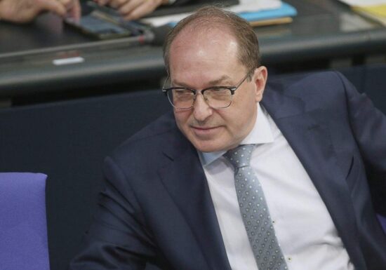 Innenminister: Linksextreme anfällig für russischen Einfluss