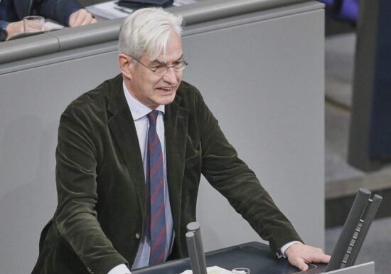 Middelberg verteidigt Schuldenkompromiss für Ukraine-Kredit