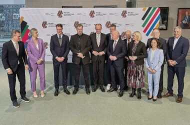 Merz unterzeichnet Vereinbarung für Olympiabewerbung