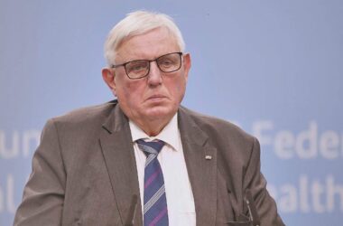 Laumann will bei Pflegereform häusliche Pflege stärken