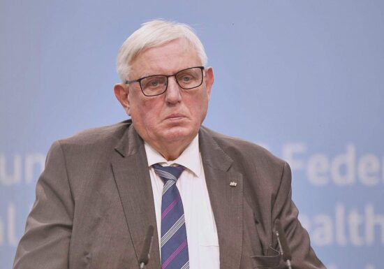 Laumann will bei Pflegereform häusliche Pflege stärken