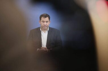 Klingbeil drängt Ressorts zu schnellen Einsparungen