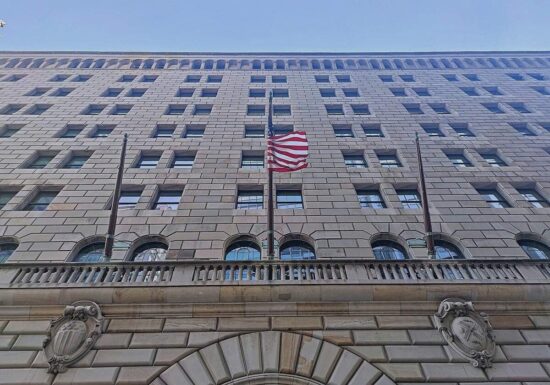 US-Notenbank hält Leitzins stabil