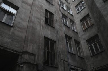 Wüst verlangt Vorkaufsrecht für Städte bei Schrottimmobilien