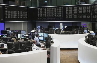 Dax startet verhalten - Goldpreis erstmals über 5.000 Dollar
