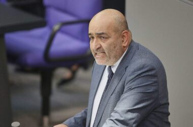 Nouripour will von Merz mehr Solidarität mit Demonstranten im Iran